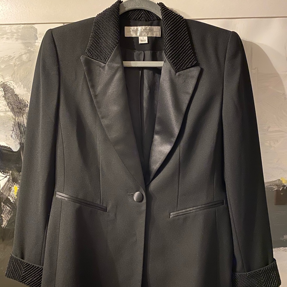 Valerie Stevens Black Blazer with Textured Collar
